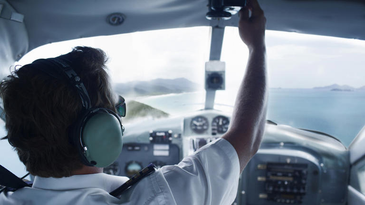 Vi sao phi cong phai noi “Mayday” ba lan khi may bay gap nan?-Hinh-2