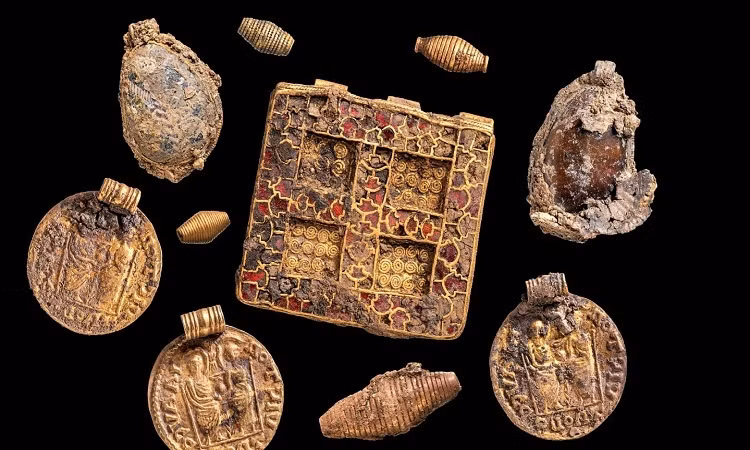 Kinh ngac “kho bau rung minh” trong nhung ngoi mo co