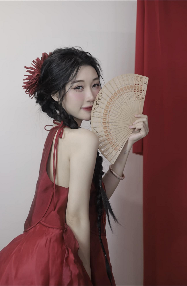 Tuy nhiên, cô cũng đối mặt với không ít khó khăn. Một trong số đó là việc liên tục bị nhắc đến mối quan hệ tình cảm đã qua với streamer Sena. Dù đã chia tay từ lâu, nhưng trong các buổi livestream, nhiều khán giả vẫn thường xuyên đề cập đến chuyện cũ, khiến Chubby cảm thấy không thoải mái. (Ảnh: FBNV)