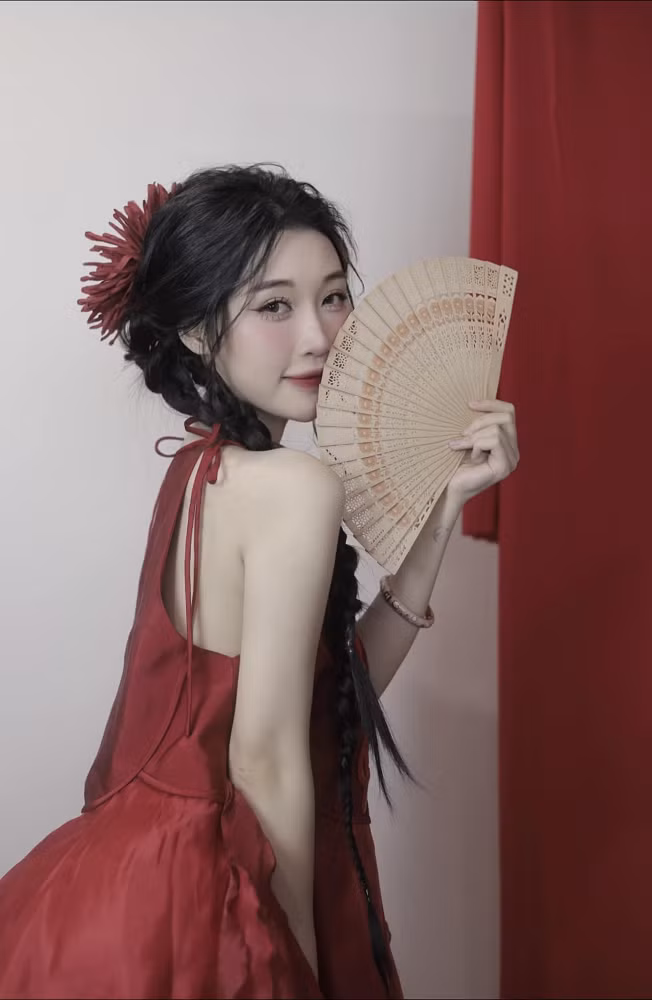 Tuy nhiên, cô cũng đối mặt với không ít khó khăn. Một trong số đó là việc liên tục bị nhắc đến mối quan hệ tình cảm đã qua với streamer Sena. Dù đã chia tay từ lâu, nhưng trong các buổi livestream, nhiều khán giả vẫn thường xuyên đề cập đến chuyện cũ, khiến Chubby cảm thấy không thoải mái. (Ảnh: FBNV)