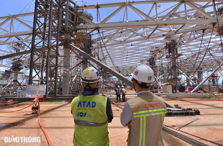 Hệ thống Data Center tập trung sẽ kết nối mọi hoạt động từ kiểm soát không lưu, an ninh đến hải quan.(Ảnh: Báo giao thông)