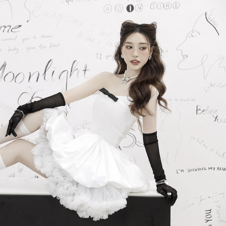 Cô không chỉ thu hút khán giả bằng kỹ năng chơi game mà còn bởi sự chân thành và gần gũi trong cách giao tiếp. (Ảnh: FBNV)