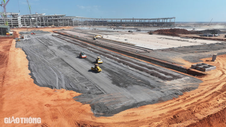 Tháp kiểm soát không lưu sử dụng radar hiện đại và công nghệ mở, sẵn sàng cho các nâng cấp trong tương lai.(Ảnh: Báo giao thông)