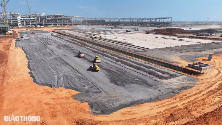 Tháp kiểm soát không lưu sử dụng radar hiện đại và công nghệ mở, sẵn sàng cho các nâng cấp trong tương lai.(Ảnh: Báo giao thông)