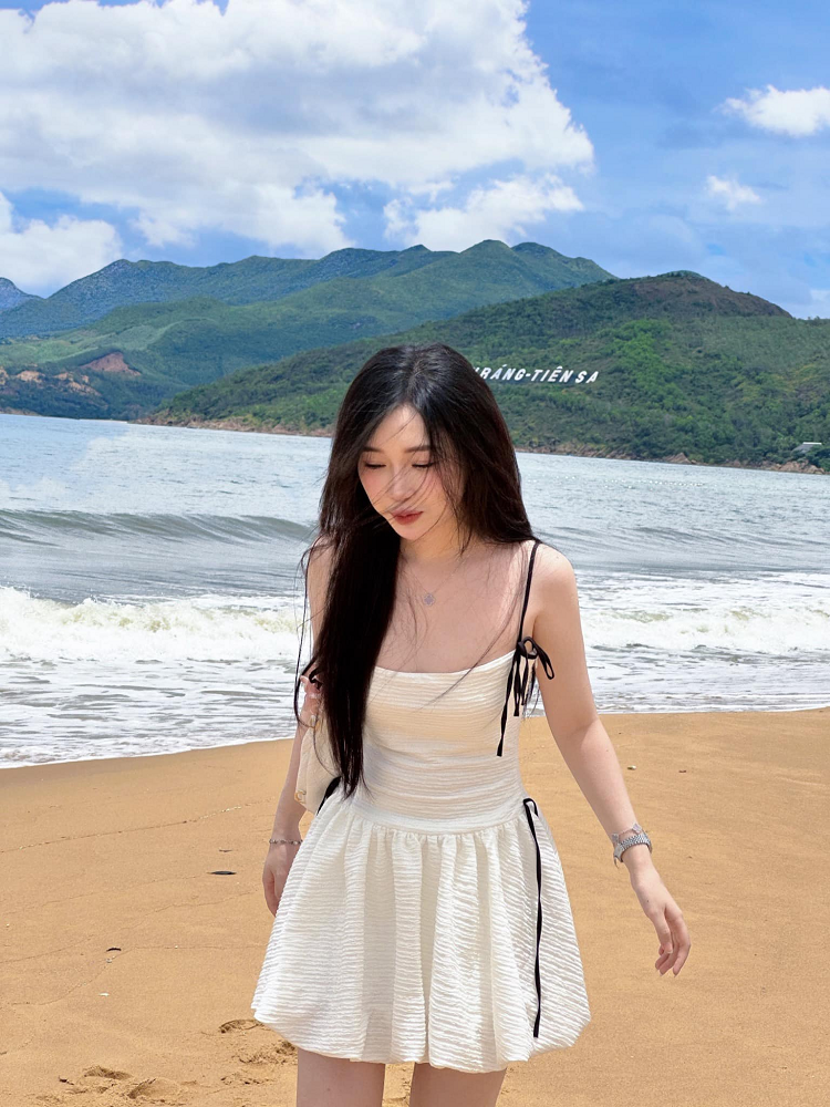 Mặc dù cô đã nhiều lần yêu cầu ngừng nhắc đến, nhưng tình trạng này vẫn tiếp diễn, ảnh hưởng đến tâm lý và công việc của cô.(Ảnh: FBNV)