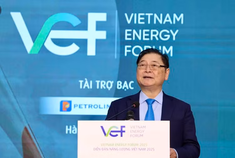 TSKH Phan Xuân Dũng, Chủ tịch Liên hiệp các Hội Khoa học và Kỹ thuật Việt Nam phát biểu tại Diễn đàn năng lượng Việt Nam 2025.