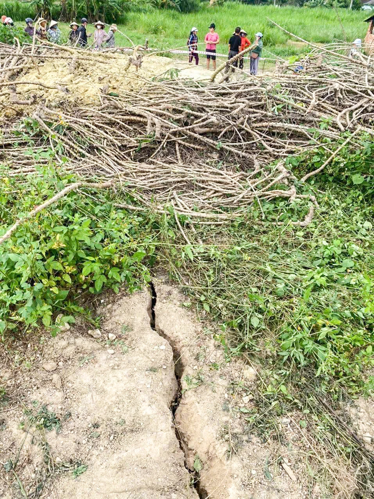 Tan muc hien tuong la o Phu Yen: Bun phun trao, nhieu vet nut rong-Hinh-4