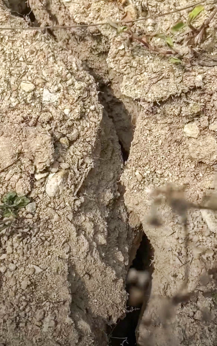 Tan muc hien tuong la o Phu Yen: Bun phun trao, nhieu vet nut rong-Hinh-5