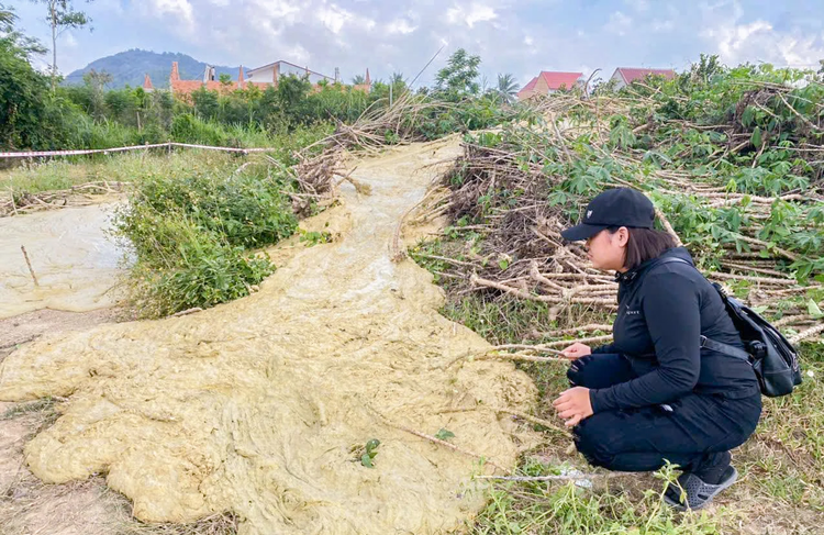 Tan muc hien tuong la o Phu Yen: Bun phun trao, nhieu vet nut rong-Hinh-7