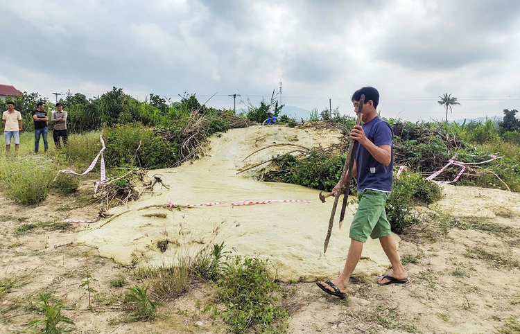 Tan muc hien tuong la o Phu Yen: Bun phun trao, nhieu vet nut rong-Hinh-6