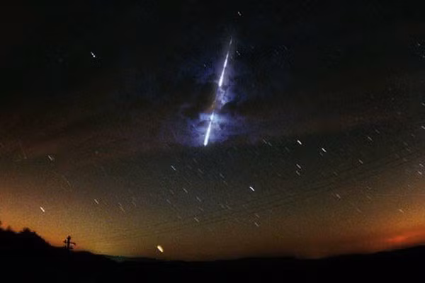 Dem nay, Viet Nam don mua sao bang cuc dai tu “su tu troi“-Hinh-3