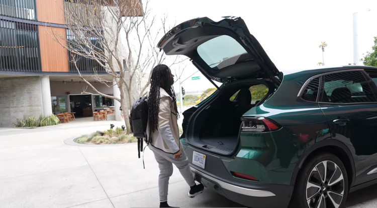 Lai xe VF 8 la mot trai nghiem thuc su thu vi-Hinh-2