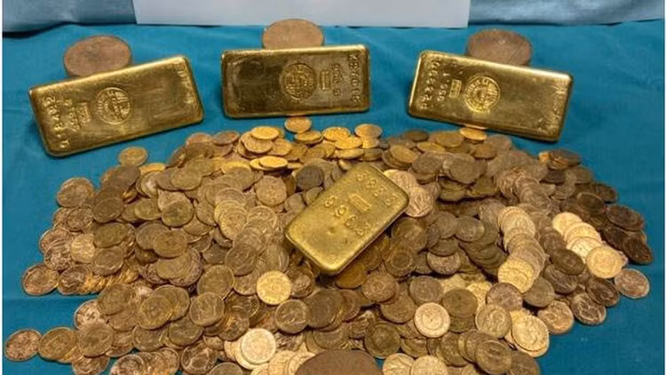 Don rac trong nha, vo tinh phat hien 'kho bau' toan vang-Hinh-8