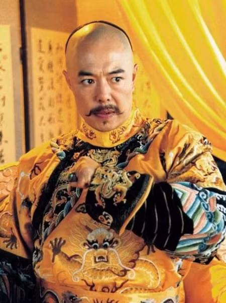 Bat ngo chiec long bao he lo su that giat minh ve vua Can Long-Hinh-3