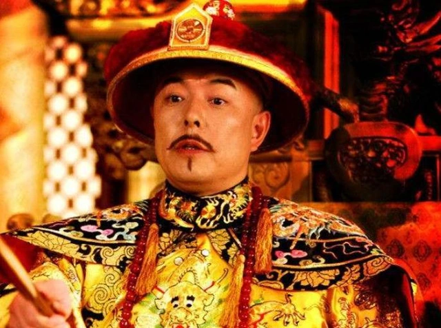 Bat ngo chiec long bao he lo su that giat minh ve vua Can Long-Hinh-7