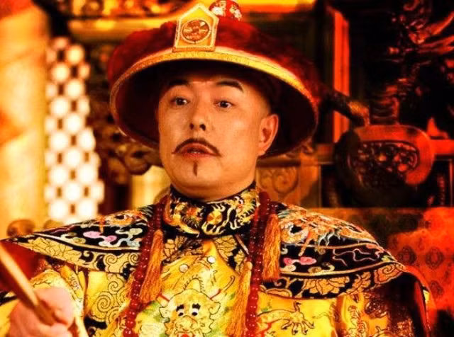 Bat ngo chiec long bao he lo su that giat minh ve vua Can Long-Hinh-7