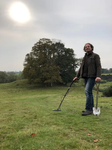 Do kim loai giai khuay, giat minh phat hien 'kho bau' vang gia tri-Hinh-6