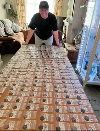 Tim nhan cuoi bi mat, vo tinh phat hien 'kho bau' khung-Hinh-8