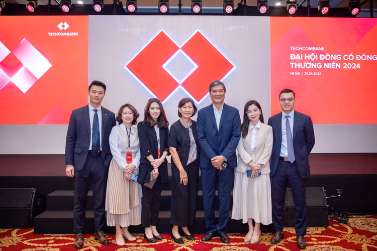 Ngan hang Techcombank tra co tuc bang tien-Hinh-4