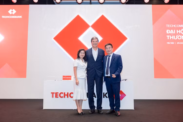 Ngan hang Techcombank tra co tuc bang tien-Hinh-6