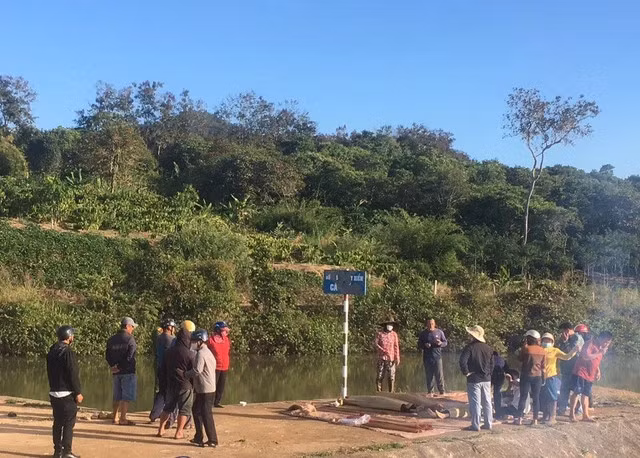 Bon nu sinh chet duoi thuong tam khi di tam ho o Dak Lak