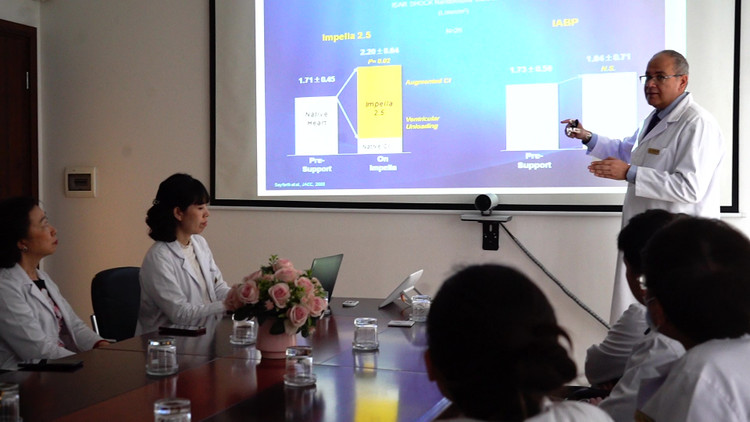 Can thiep mach vanh “chuan My” tai Vinmec: Nac thang moi trong dieu tri benh tim mach tai Viet Nam-Hinh-3