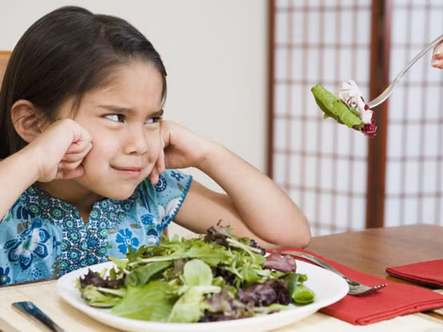 Bí kíp siêu đơn giản giúp con tự giác “nạp” rau được các mẹ chia sẻ rần rần Bi kip sieu don gian giup con tu giac “nap” rau duoc cac me chia se ran ran