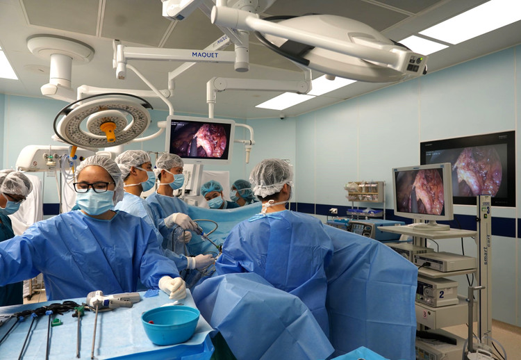 Vinmec cap nhat phuong phap moi trong phau thuat noi soi tieu hoa tranh bien chung-Hinh-3