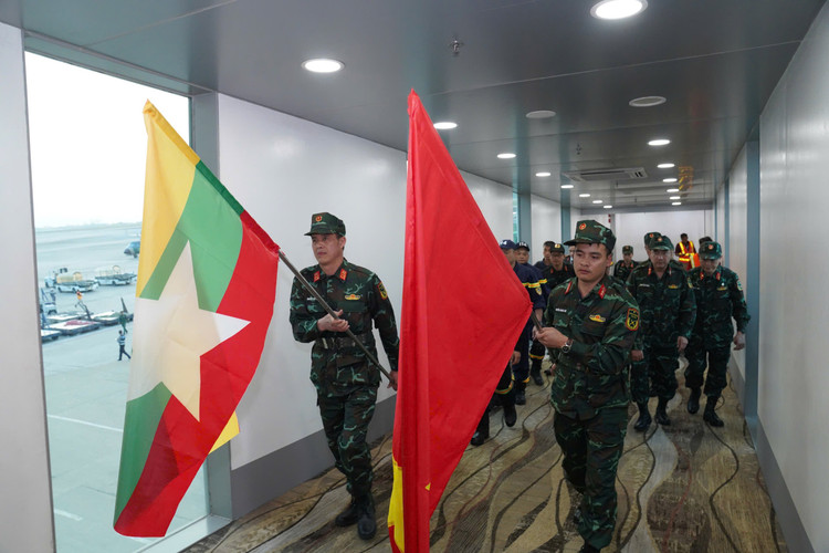 Cong an, Quan doi Viet Nam cu luc luong cuu nan, cuu ho den Myanmar-Hinh-6