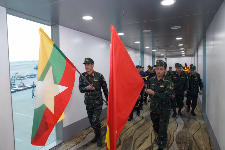 Cong an, Quan doi Viet Nam cu luc luong cuu nan, cuu ho den Myanmar-Hinh-6