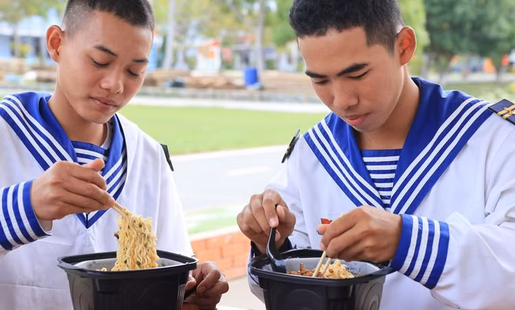 Omachi va nhung no luc tiep suc cho luc luong tuyen dau-Hinh-5