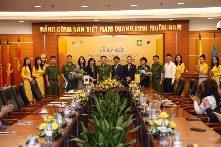 PVcomBank và Trung tâm RAR hợp tác triển khai dịch vụ qua VNeID - Hình 2 PVcomBank va Trung tam RAR hop tac trien khai dich vu qua VNeID-Hinh-2