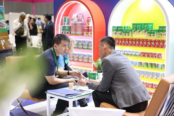 VINAMILK quý 3/2024:doanh thu nội địa nỗ lực “vượt” bão YAGI - Hình 2 VINAMILK quy 3/2024:doanh thu noi dia no luc “vuot” bao YAGI-Hinh-2