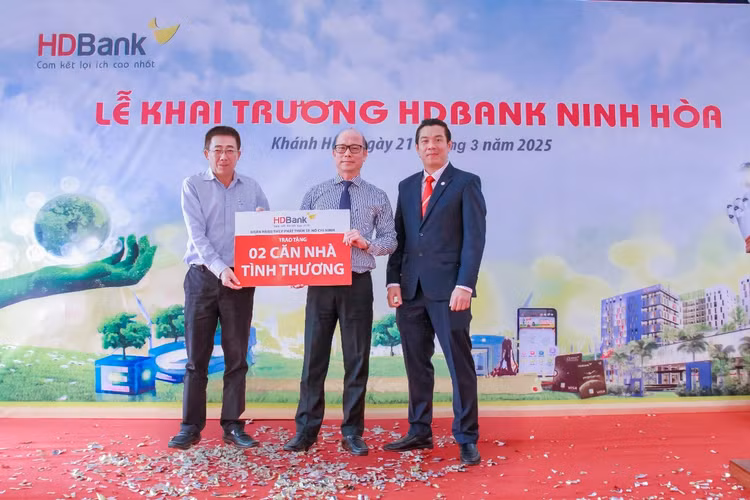 Khai truong HDBank Ninh Hoa- diem giao dich thu 376 cua HDBank-Hinh-3