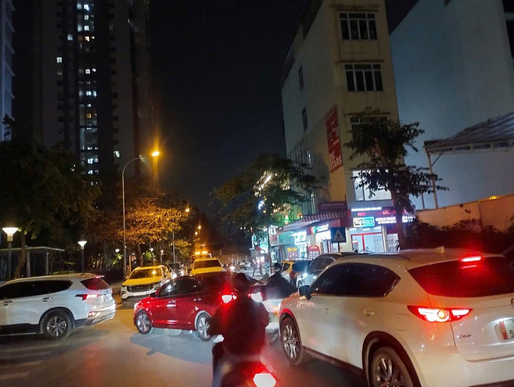 Ban Quan tri, Ban quan ly khu R Goldmark City cat nuoc khu TTTM-Hinh-2