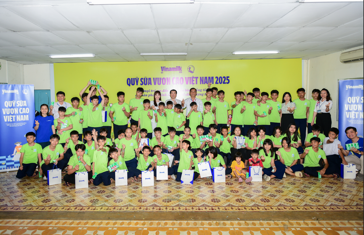 VINAMILK mang niem vui uong sua den voi 11.000 tre em-Hinh-4