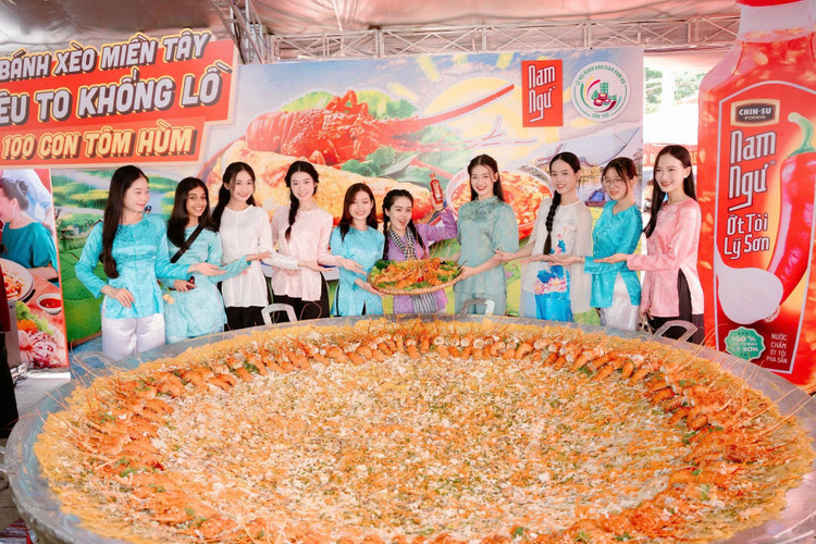 Nuoc mam Nam Ngu va banh xeo khong lo thu hut thuc khach-Hinh-2