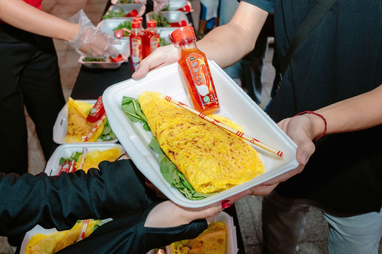 Nuoc mam Nam Ngu va banh xeo khong lo thu hut thuc khach-Hinh-3