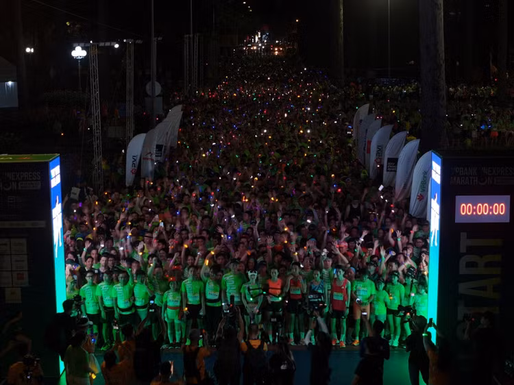 VPBank VnExpress Marathon Ho Chi Minh City Midnight – cung duong soi dong-Hinh-5