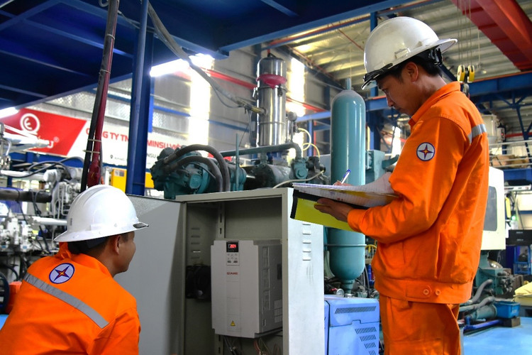 EVNHANOI trien khai giai phap tiet kiem dien lan toa den khach hang-Hinh-2