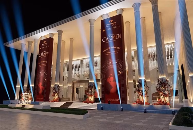 Techcombank mang cả tinh hoa nước Pháp về Việt Nam - Hình 2 Techcombank mang ca tinh hoa nuoc Phap ve Viet Nam-Hinh-2