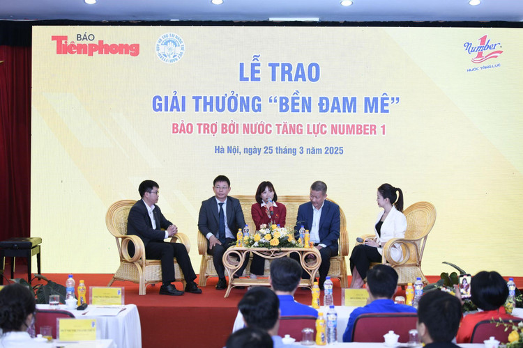 Giai thuong “Ben Dam Me”: Hai cau chuyen chung mot ngon lua dam me-Hinh-4