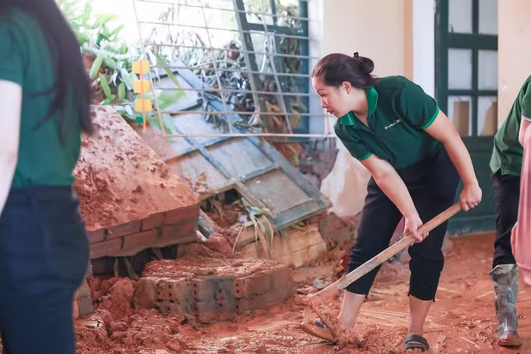 Xót xa điểm trường bị tàn phá bởi cơn bão Yagi lịch sử - Hình 5 Xot xa diem truong bi tan pha boi con bao Yagi lich su-Hinh-5