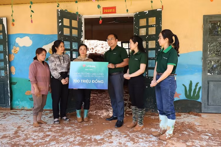 Xót xa điểm trường bị tàn phá bởi cơn bão Yagi lịch sử - Hình 4 Xot xa diem truong bi tan pha boi con bao Yagi lich su-Hinh-4