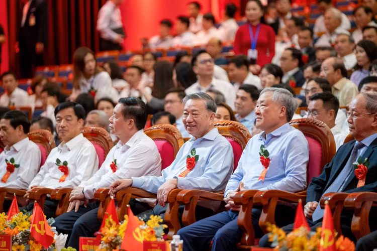 Chuong trinh nghe thuat “Dang trong mua xuan dai thang” tai Da Nang