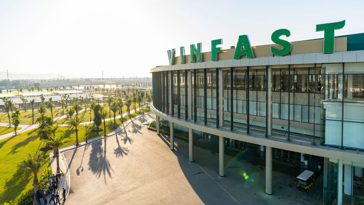 VINFAST nhan ho tro tu VINGROUP va ong PHAM NHAT VUONG phong nguon von