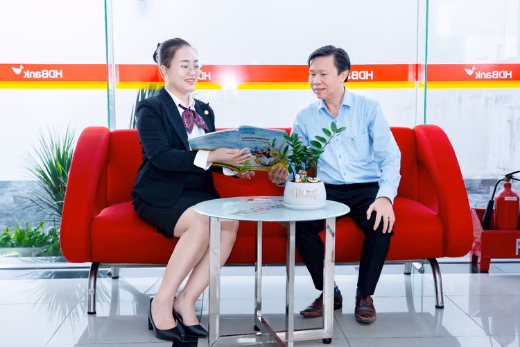 eCash “made in HDBank”: Tu su thau hieu den giai phap