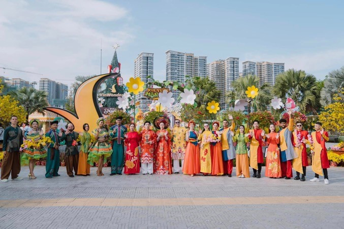 Suc hut cua “Vu tru Vin”: 6 ngay don hon 11 trieu luot khach-Hinh-5