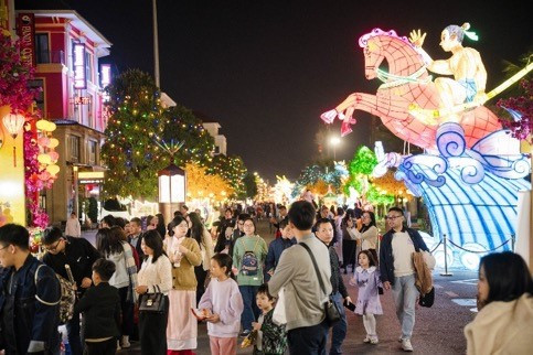 Suc hut cua “Vu tru Vin”: 6 ngay don hon 11 trieu luot khach