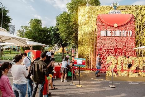 Suc hut cua “Vu tru Vin”: 6 ngay don hon 11 trieu luot khach-Hinh-4